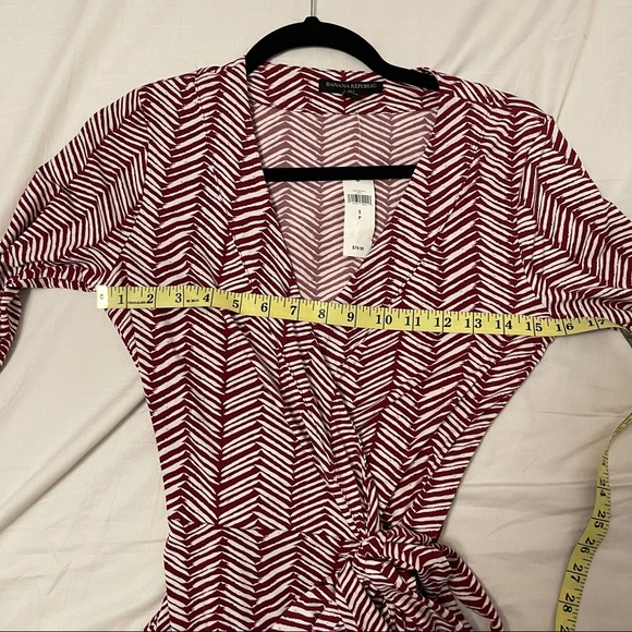 Maroon and white banana republic wrap dress - Picture 5 of 6